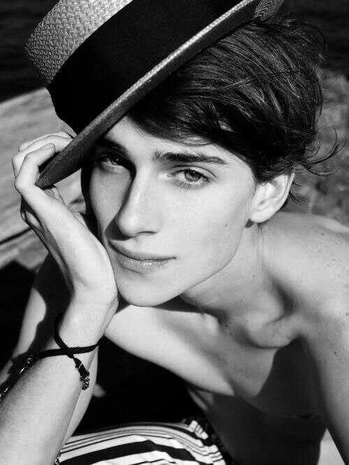 На расстоянии поцелуя  - Lama Lieutenant